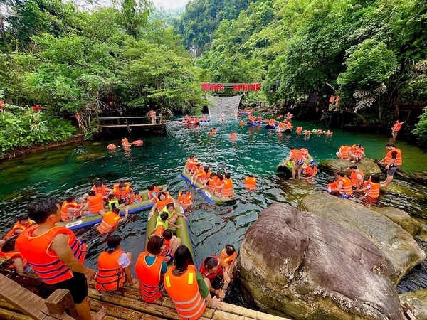 PHONG NHA CAVE AND HISTORICAL JOURNEY FULL-DAY TOUR