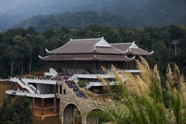 YEN TU MOUNTAIN PILGRIMAGE AND SCENIC TOUR