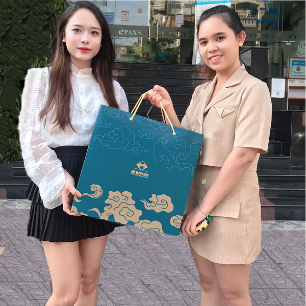 QUÀ TẾT TRAO TAY - YÊU THƯƠNG ĐONG ĐẦY