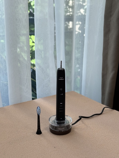 Bàn chải điện Philips Sonicare DiamondClean 9000 (HX9911) hàng trưng bày