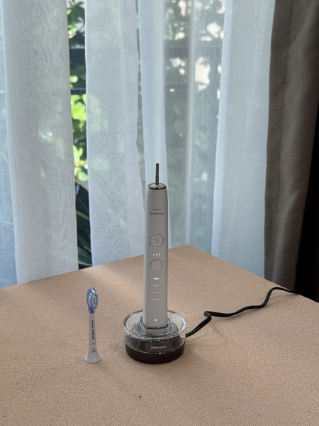Bàn chải điện Philips Sonicare DiamondClean 9000 (HX9911) hàng trưng bày