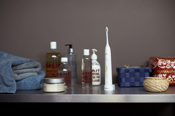 Bộ đôi bàn chải điện Philips Sonicare HealthyWhite+ Series 5000