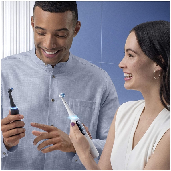 Set 2 bàn chải Oral-B iO Series 8 (Đen & Trắng)