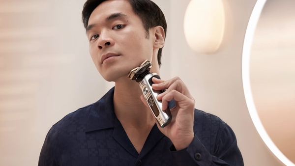 Máy cạo râu Philips Norelco Shaver S9000 Prestige SP9871/13 Bản 2025, trạm sạc Qi, túi đựng