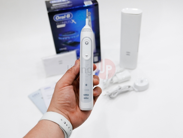 Bàn chải điện Oral-B Genius X 20300W - Trắng