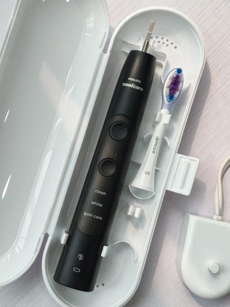 Bàn chải điện Philips Sonicare 7000 (hàng trưng bày 95-99%)