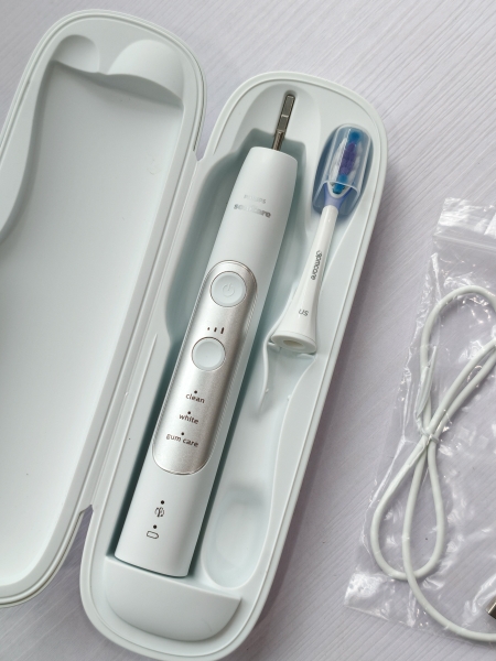 Bàn chải điện Philips Sonicare 7000 (hàng trưng bày 95-99%)