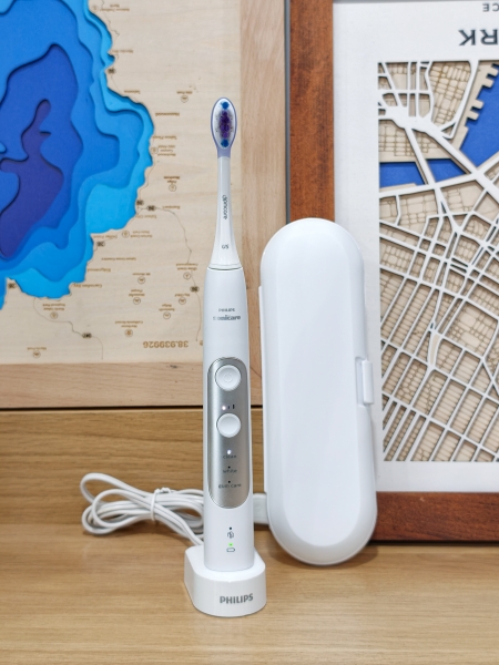 Bàn chải điện Philips Sonicare 7000 (hàng trưng bày 95-99%)
