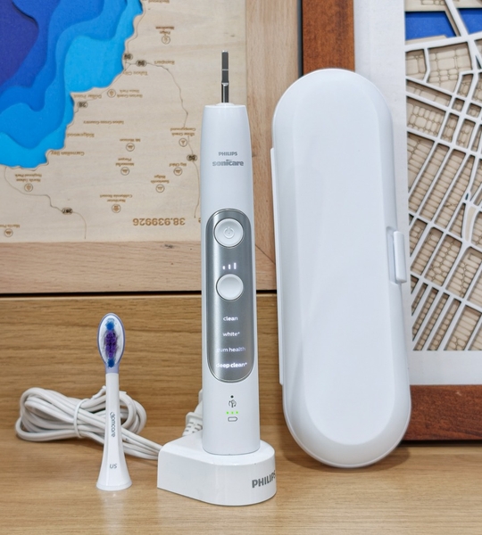 Bàn chải điện Philips Sonicare ExpertClean 7500, 7700 HX962 (hàng trưng bày)