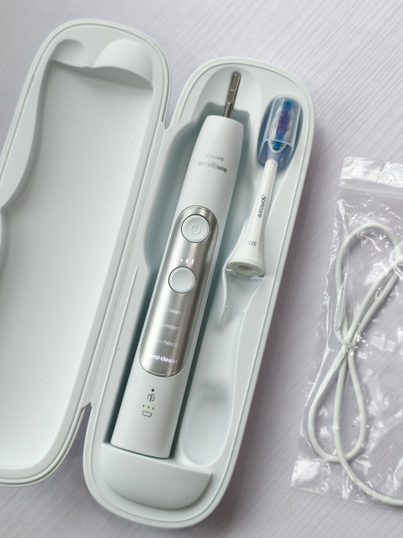 Bàn chải điện Philips Sonicare ExpertClean 7500, 7700 HX962 (hàng trưng bày)