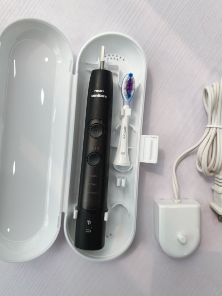 Bàn chải điện Philips Sonicare ExpertClean 7500, 7700 HX962 (hàng trưng bày)