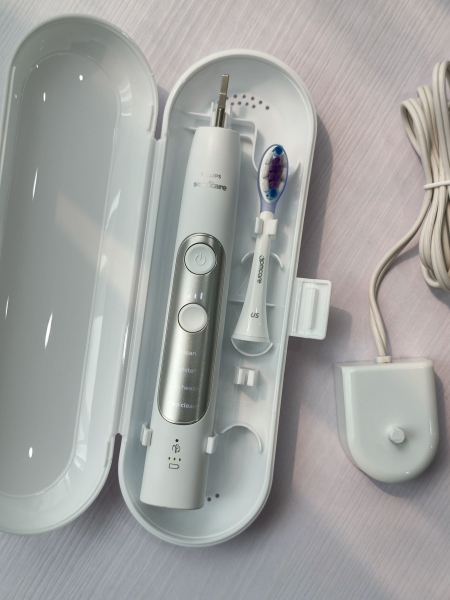 Bàn chải điện Philips Sonicare ExpertClean 7500, 7700 HX962 (hàng trưng bày)