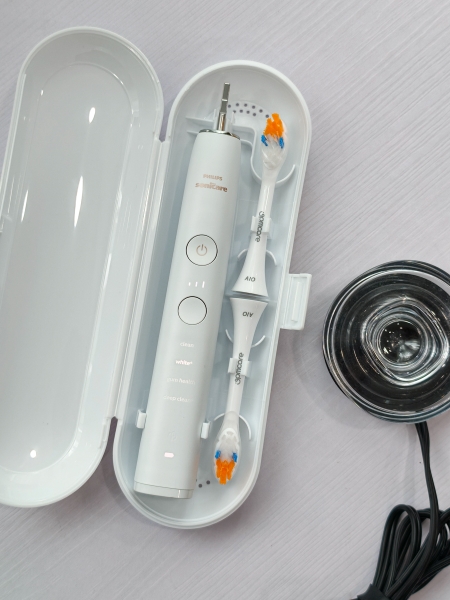 Bàn chải điện Philips Sonicare DiamondClean 9000 (HX9911) hàng trưng bày