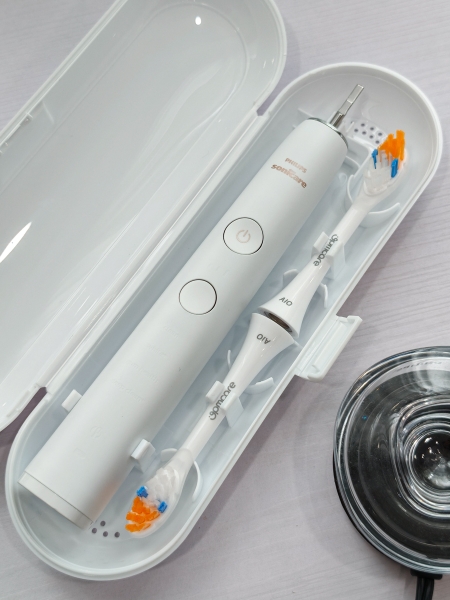 Bàn chải điện Philips Sonicare DiamondClean 9000 (HX9911) hàng trưng bày