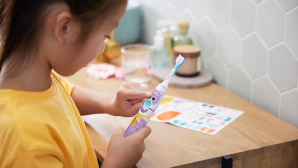 Bàn chải điện trẻ em Philips For Kids 3+ (Model 2024)