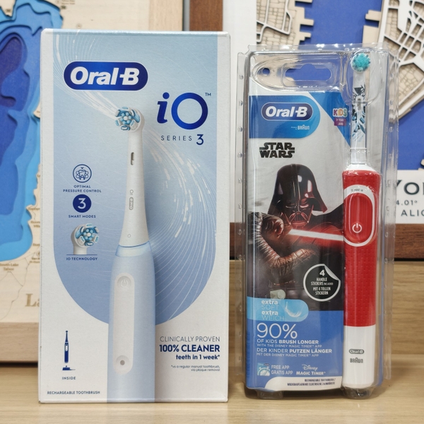 Combo bàn chải điện Oral-B Family Pack iO Series 3 và Kids cho bé
