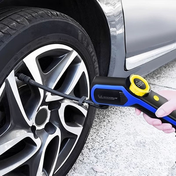 Bơm Điện Cầm Tay Tự Ngắt Michelin M2208S Cho Ôtô, Mô tô, Xe Đạp (Mẫu 2025) - Pin tích hợp 2500mAh