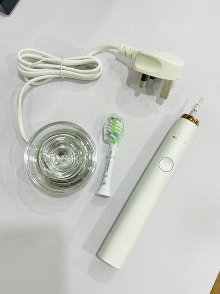 Bàn chải điện Philips Sonicare DiamondClean Classic HX9330 hàng trưng bày