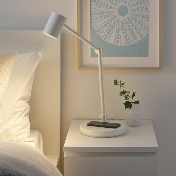 Đèn bàn làm việc kèm đế sạc không dây IKEA GRINDEBO