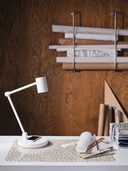 Đèn bàn làm việc kèm đế sạc không dây IKEA GRINDEBO