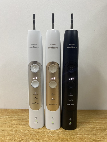Bàn chải điện Philips Sonicare 7000 hàng trưng bày