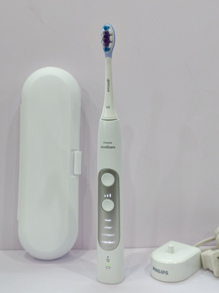 Bàn chải điện Philips Sonicare ExpertClean 7500, 7700 HX962 (hàng trưng bày)