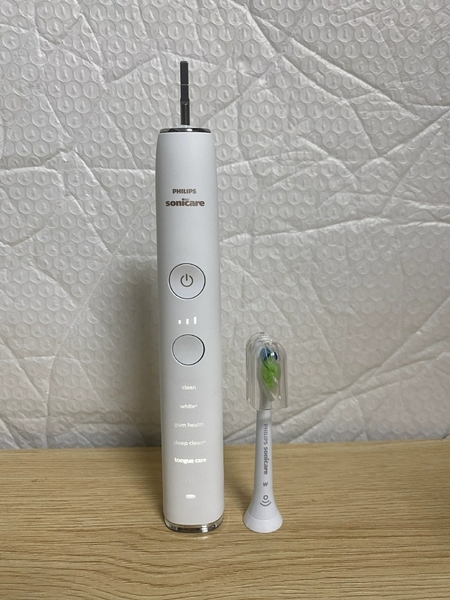 Bàn chải điện Philips DiamondClean 9700 hàng trưng bày