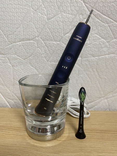 Bàn chải điện Philips DiamondClean 9700 hàng trưng bày