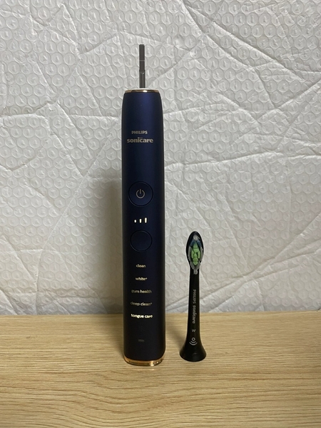 Bàn chải điện Philips DiamondClean 9700 hàng trưng bày