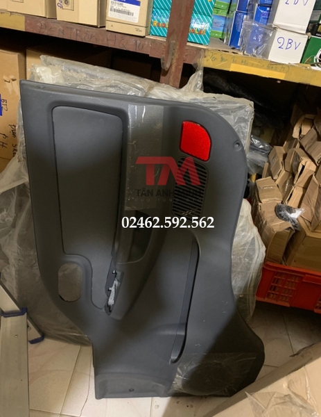 Táp li cánh cửa xe Bongo 3