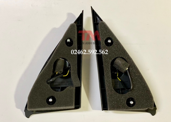 Ốp tam giác kèm loa xe Bongo 3, K250