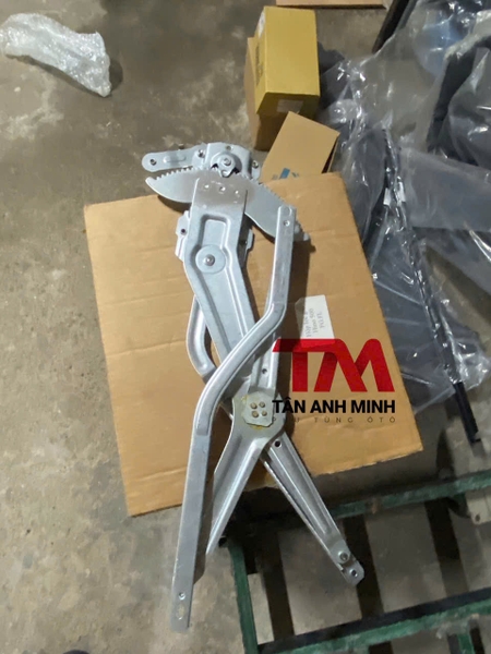 Compa cánh cửa hino500