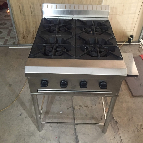 Bếp âu 4 họng tự gia công tại xưởng Inox Vĩnh Hoàng