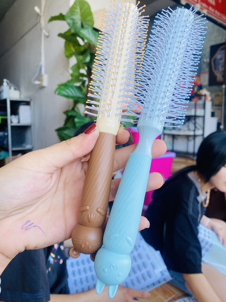 Lược Tròn Chải Chống Rối Cầm Tay Nhỏ Gọn (1)