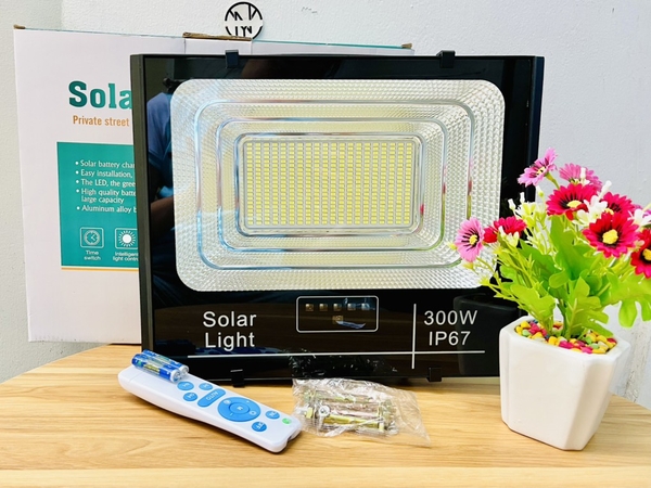 ĐÈN NĂNG LƯỢNG MẶT TRỜI 300W NGOÀI TRỜI CHỐNG NƯỚC IP66 (70)