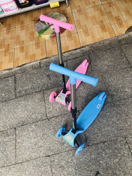 Xe Trượt Scooter Cho Bé Có Led Bánh Xe (9)