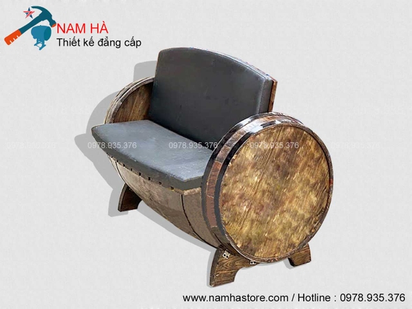 ghế gỗ cao cấp tại quán rượu