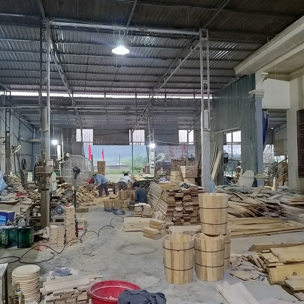 xuong sx ghe xong vung kin