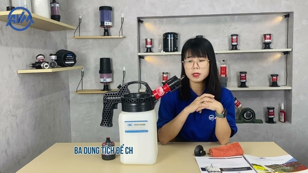 Giải Pháp Quản Lý Dầu Bôi Trơn Tối ưu: Bình Chiết Rót và Bổ Sung Dầu Bôi Trơn Descase