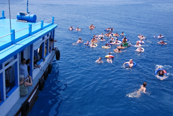 Cho Thuê Cano - Tàu Gỗ Nha Trang