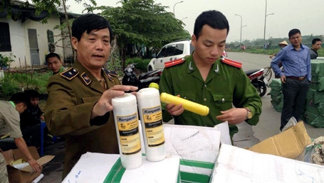 Đột kích xưởng sản xuất lõi lọc nước giả nhãn hiệu nổi tiếng
