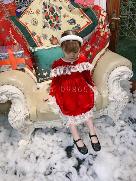 Váy nhung mềm ren ngang ngực