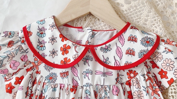 Váy hoa đỏ bé gái