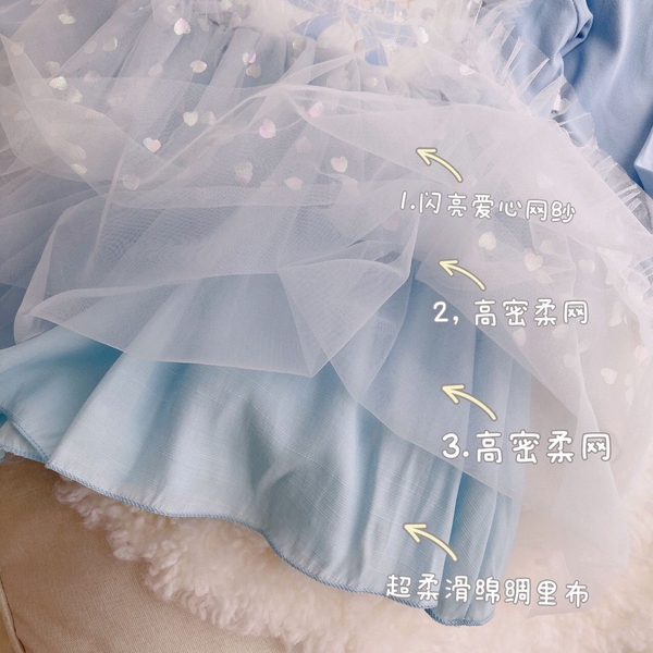 Váy công chúa hình tim lấp lánh