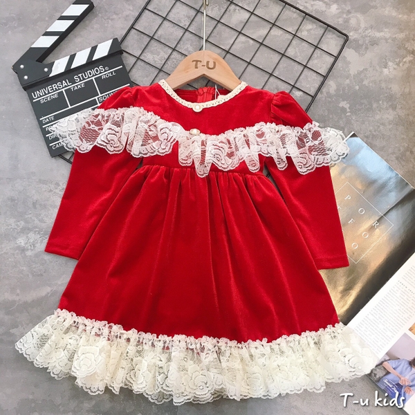 Váy nhung mềm ren ngang ngực
