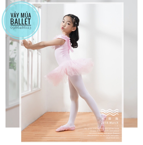 Váy múa sao bèo cổ