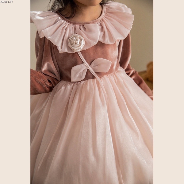 Váy nhung cổ bèo voan mềm mại