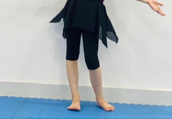 Bộ tập tay ngắn, quần tà vạt