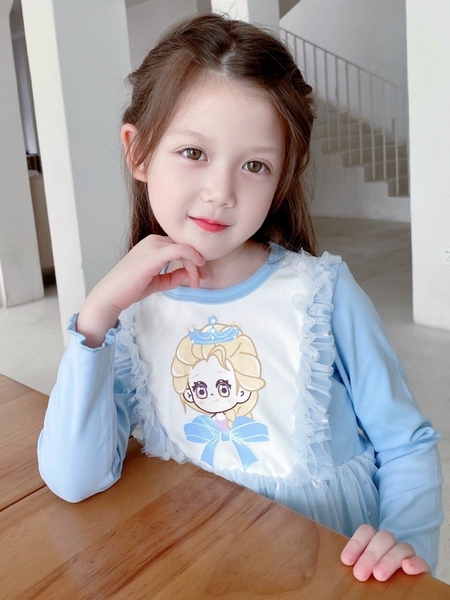 Váy công chúa hình tim lấp lánh