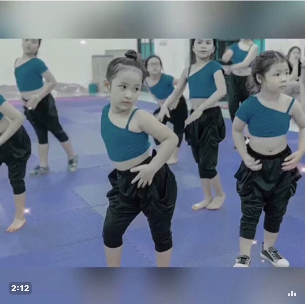 Bộ nhảy lệch vai quần bom